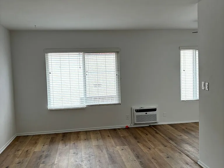 334 S. Hobart Blvd — Photo 18