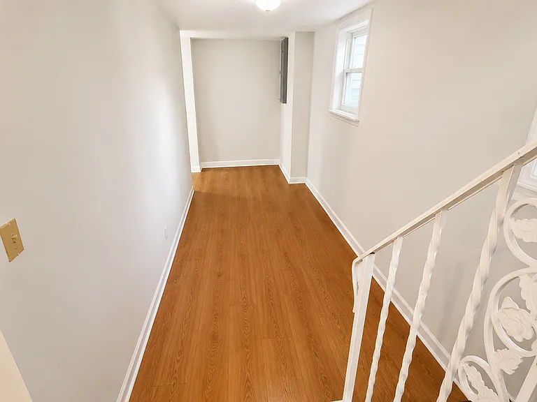 558 Eagle St #1 — Photo 13