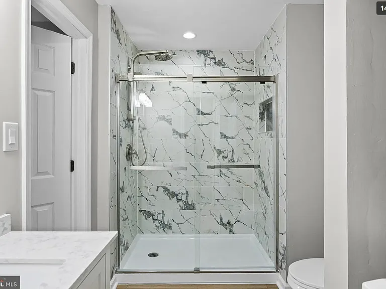 407 Shelby Ct — Photo 6