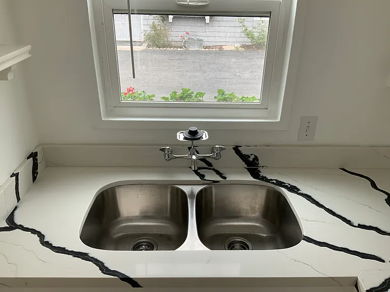364 16th Pl #A — Photo 4