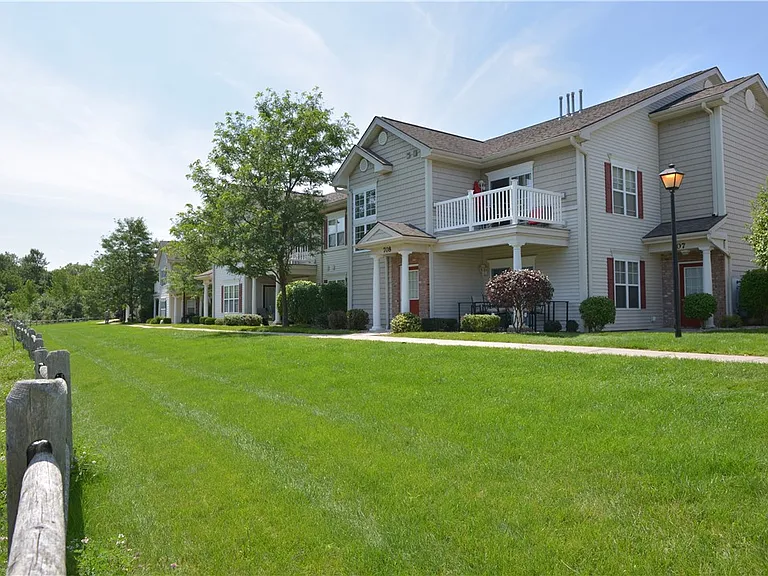 1301 Hill Park Ct — Photo 22