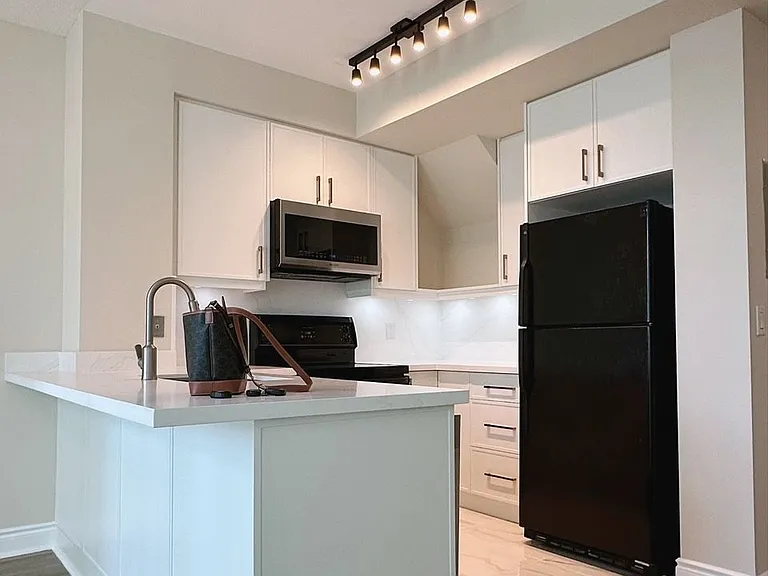 3939 Duke Of York Blvd #914 — Photo 10