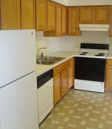 5th image of 1556 Croft Ct APT F