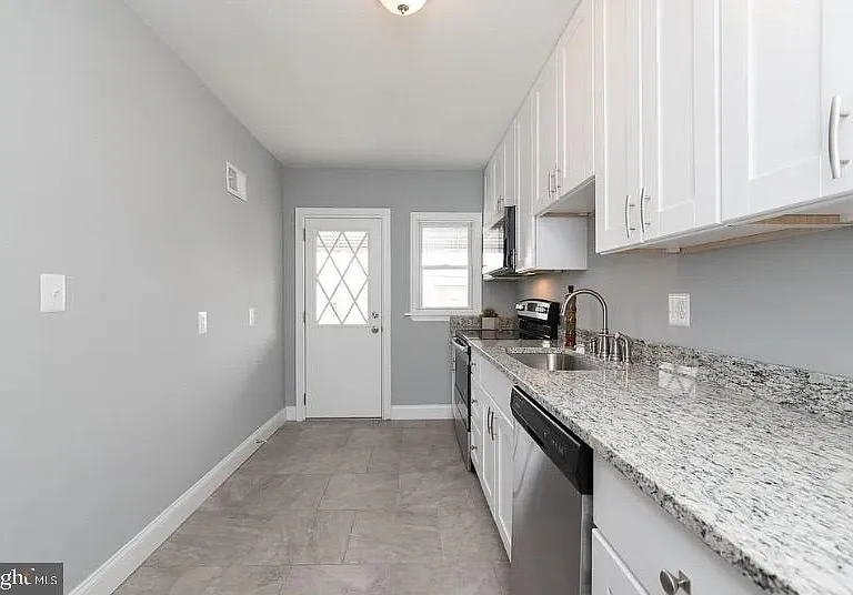 1224 Winston Ave — Photo 12