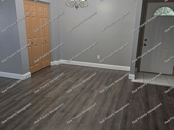 2nd image of 10706 Pike St