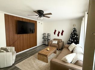 702 S Apache Dr, Marshall, MO 65340