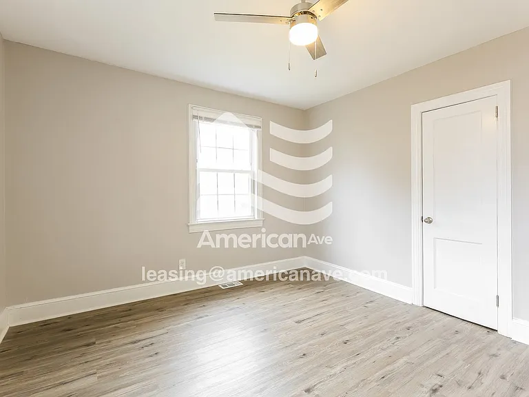 1325015_012_main_bedroom_12.jpg