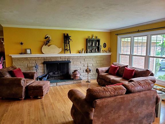 3rd image of 3024 Patio Dr
