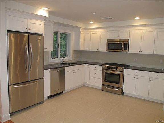 3rd image of 29 Carpenter Ave APT 3B
