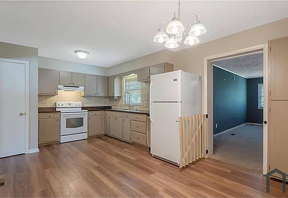 2nd image of 2560 Pine Springs Dr