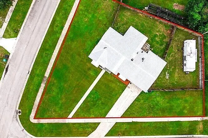 102 SE El Sito Ct — Photo 1