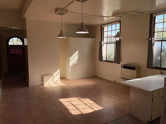3rd image of 226 Washington St