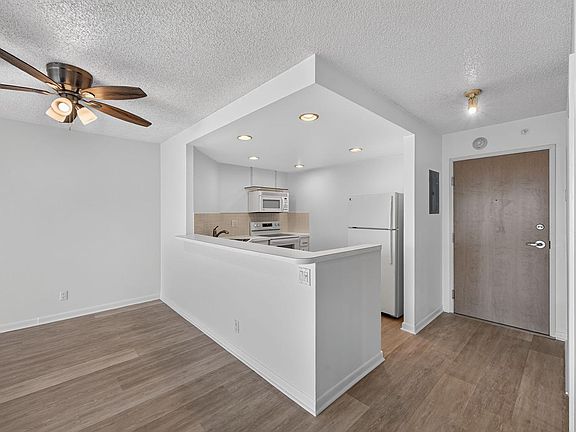 2nd image of 340 Sunset Dr APT 501
