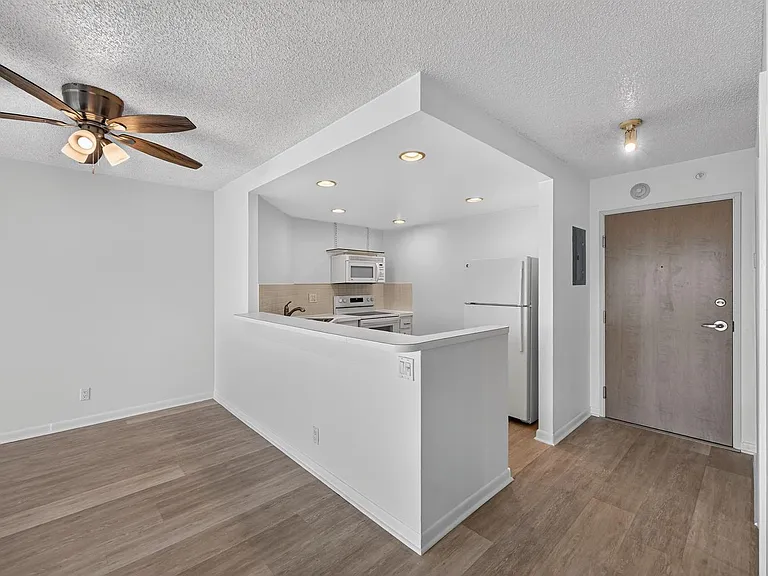 340 Sunset Dr #501 — Photo 2