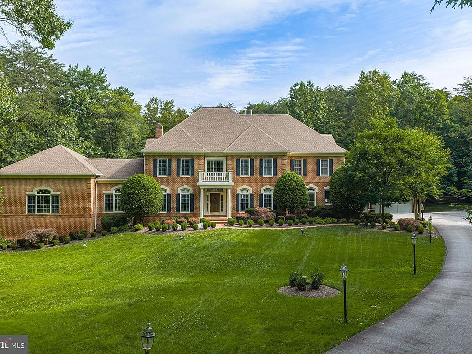 1st image of 8261 Roseland Dr