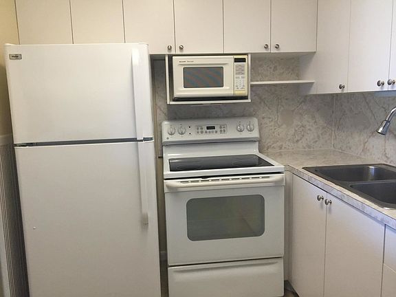 4th image of 132 Bedford #F