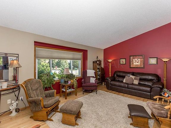 2nd image of 652 8th Ave S