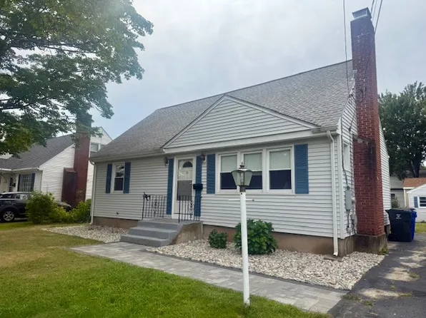 11 Lewis Ln, West Hartford, CT 06110