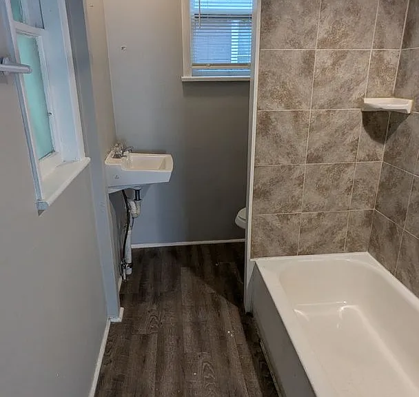 498 Gage St — Photo 12