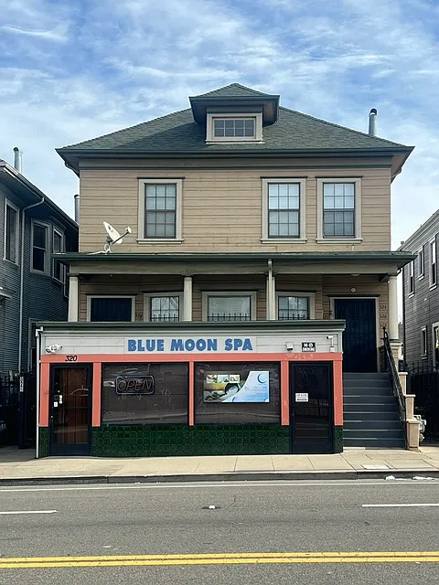 324 International Blvd #328