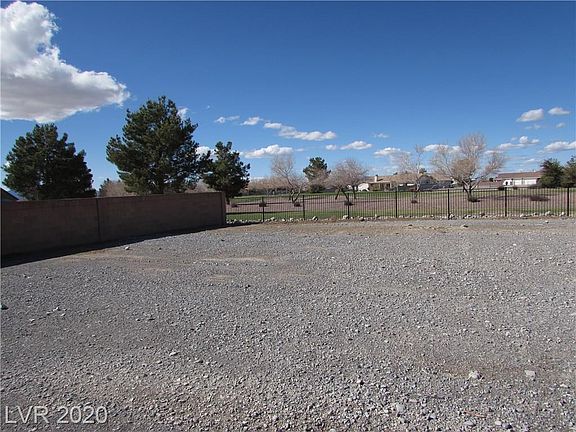 3rd image of 4661 Castlewood Ct