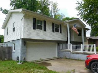 1307 S Pope St, Benton, IL 62812