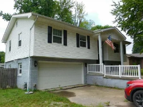 1307 S Pope St, Benton, IL 62812