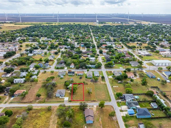 610 Porter St, Taft, TX 78390