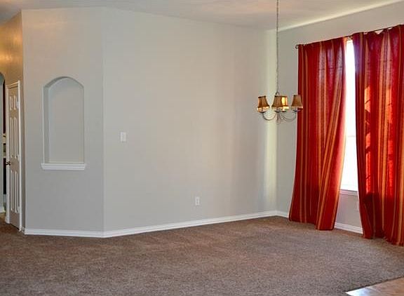 2nd image of 1311 Oakridge Dr