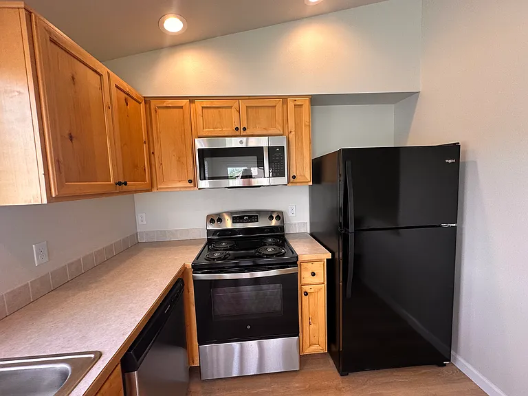 2105 E White Oak Ct #201 — Photo 28
