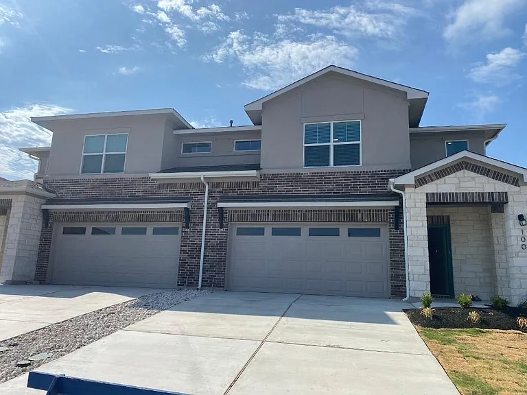 100 Calla Ln — Photo 1
