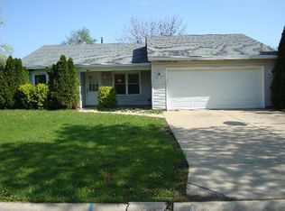 1053 Crestwood Ln, Bolingbrook, IL 60440