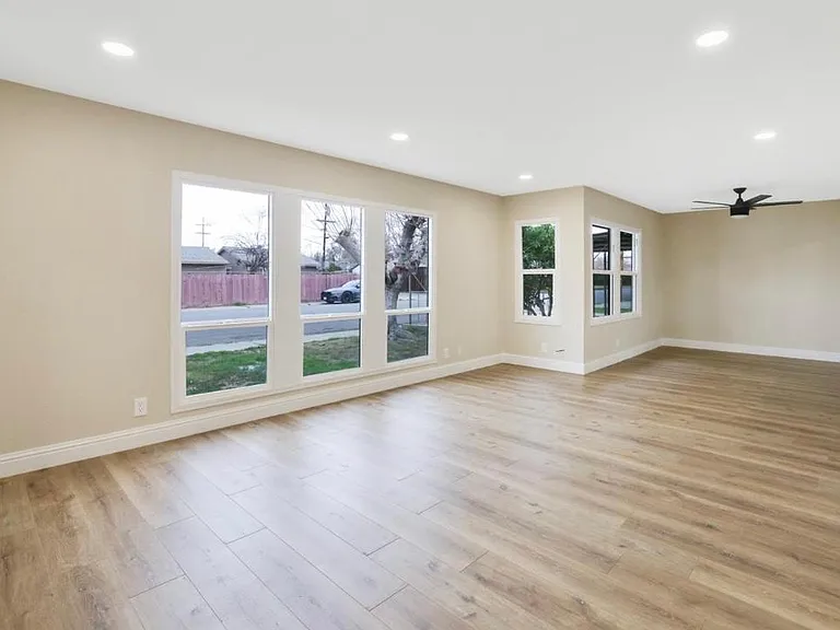 N Joaquin St — Photo 2