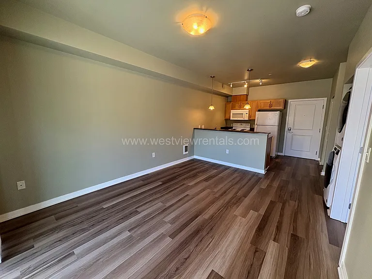 200 E Maple St — Photo 420