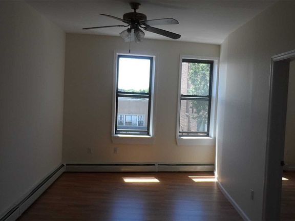 4th image of 21945 Jamaica Ave