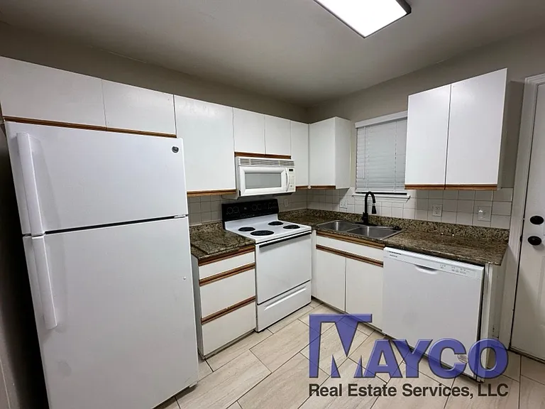 Grand Oaks Apartment Homes — Photo 22