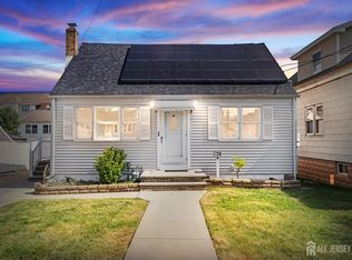 28 Saint Ann St, Carteret, NJ 07008