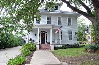 4th image of 922 Kirby Pl