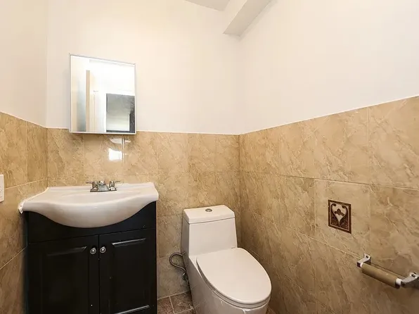 818 Elsmere Place image 2 of 9