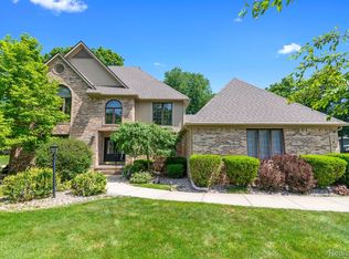 1484 Kings Pointe Rd, Grand Blanc, MI 48439