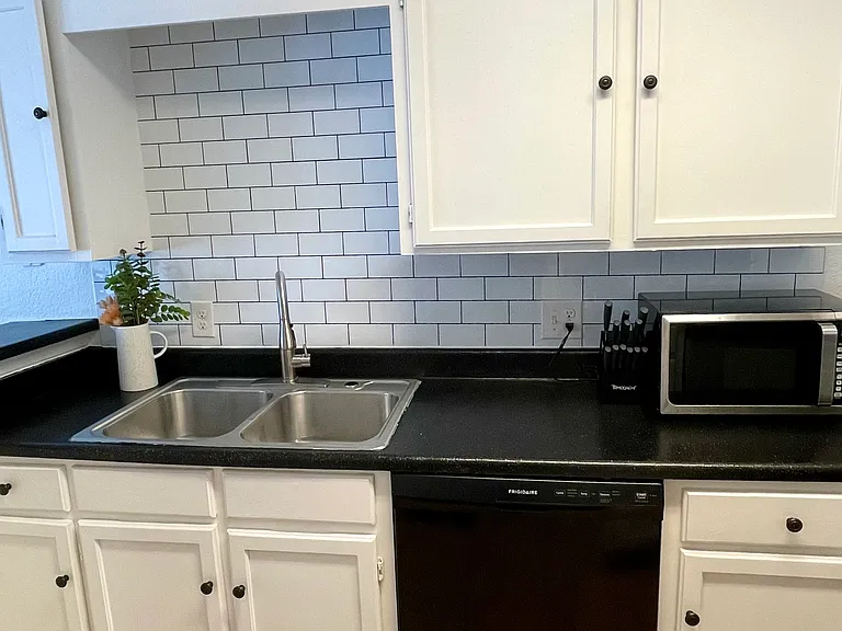 5763 Shadydell Dr — Photo 7
