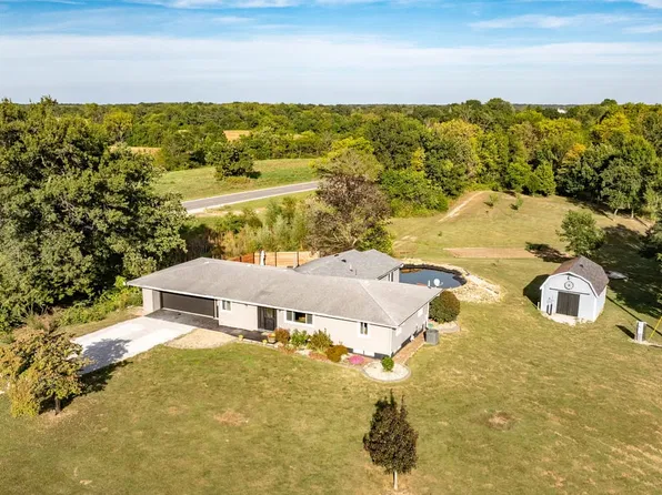 115 Schoeneman Rd, Shipman, IL 62685