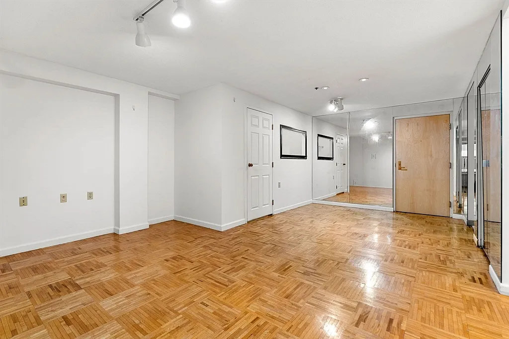 2 bed, 1.0 bath, 792 sqft, $3,350 — Photo 2