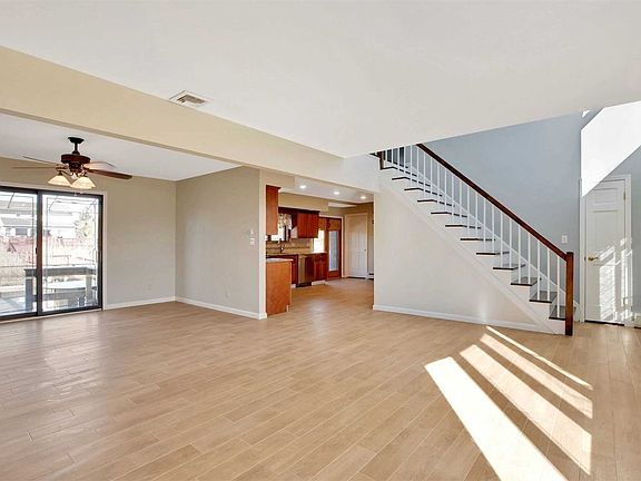 3rd image of 3290 Parkway Dr