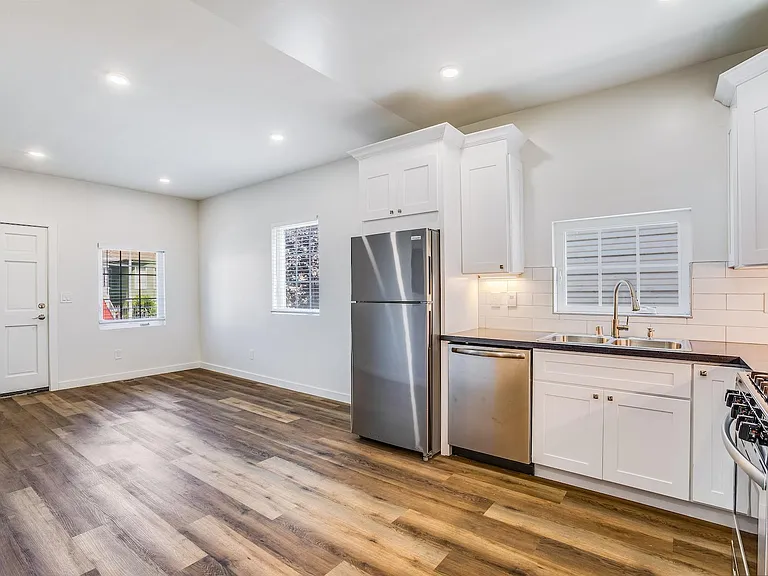 3410 Adeline St — Photo 17