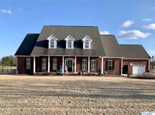130 Scenic Bluff Dr, Guntersville, AL 35976