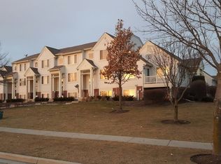 2402 Daybreak Ct #2402, Elgin, IL 60123