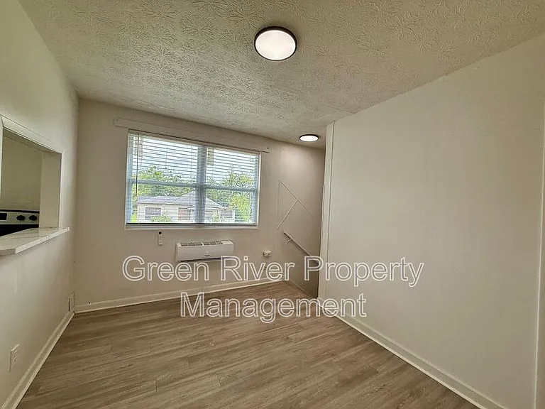 1161 W 5th St — Photo 8