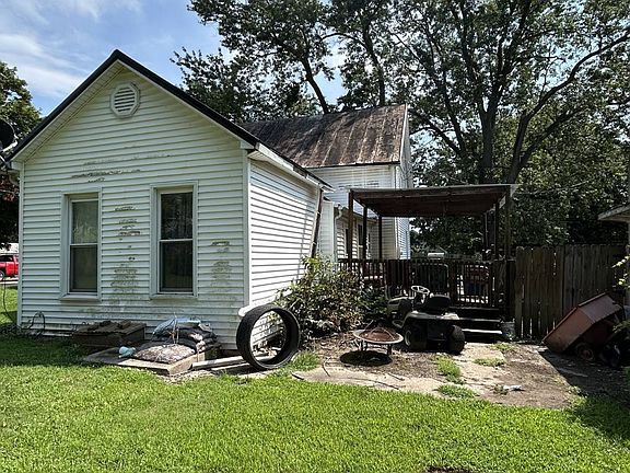 2nd image of 383 Main St