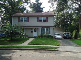 1007 Robin Rd, Franklin Square, NY 11010